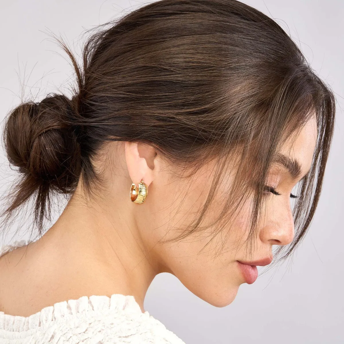 14K Yellow Gold Wide Textured Round Hoop Earrings